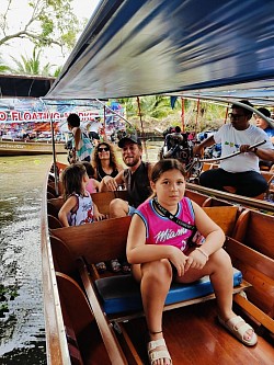 Damnoen Saduak Floating Market
